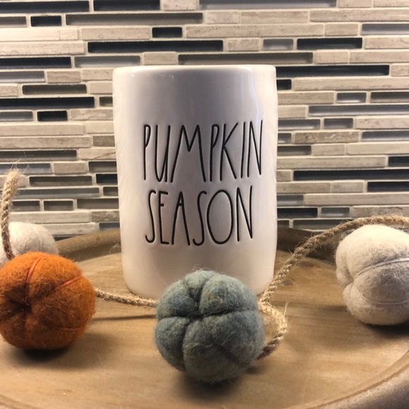 Rae Dunn “Pumpkin Season” Candle - Picture 2 of 2